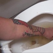 disgusting woman have got pleasure in a public girls`s bathroom samantha starfish