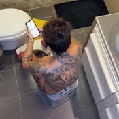Inkedhousewife Scrolling And Shitting