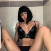 Astridmistresss Defecando En La Ducha