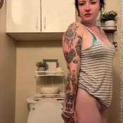 Kayleygurlxoxo Shitting Standing Up