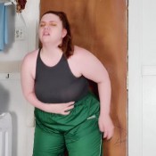 Kelly Shamrock Holding It In