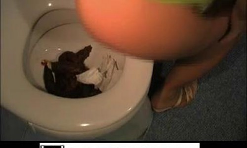 Ana Didovic Pooping