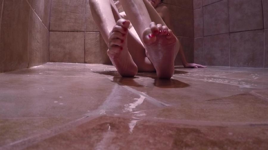 wet foot worship with pussy play hd keri berry