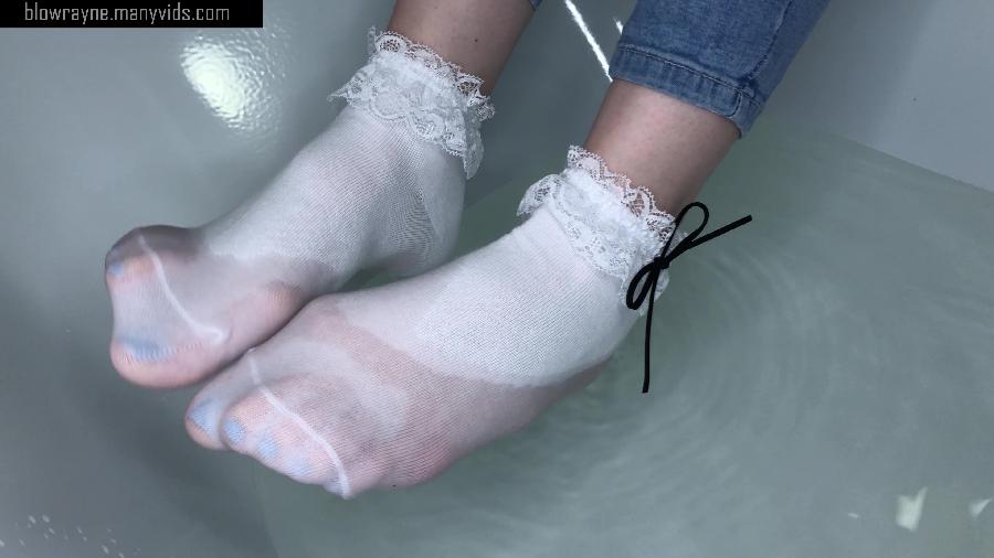 Blowrayne Wet White Socks