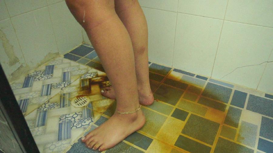 Anny_kent Washing My Dirty Feet Anny Kent