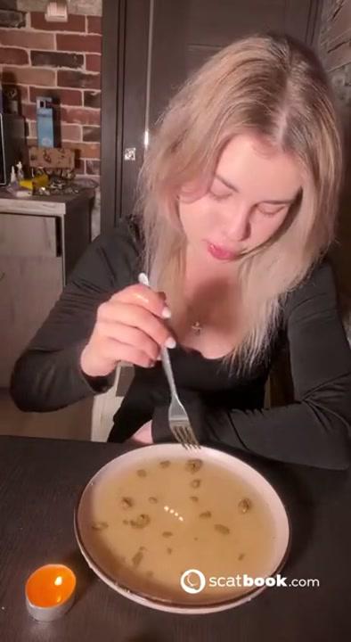 Misty_phoenix Drinking Pee And Eating Poop